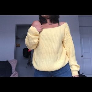 Comfy yellow boohoo sweater 💛